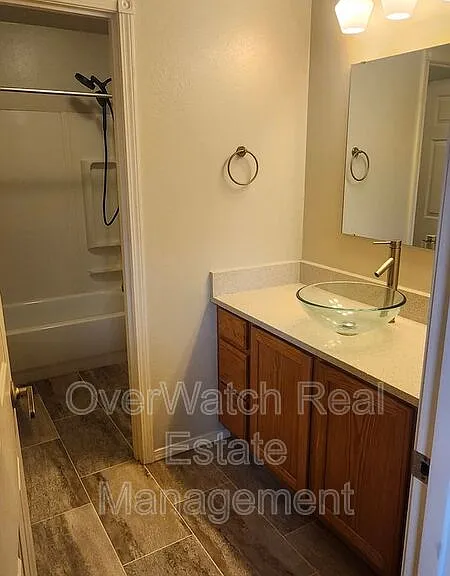 1028 E 8th Ave — Photo 10