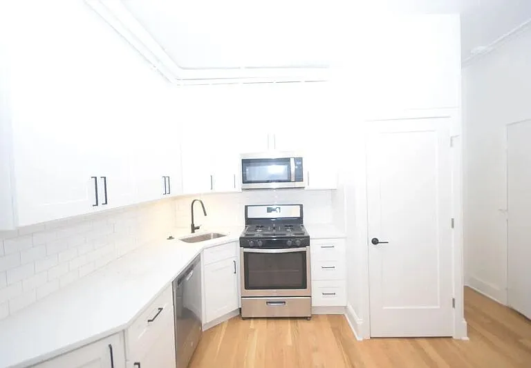 1325 W 18th St #3F — Photo 3