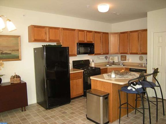 3rd image of 109 Cricket Dr