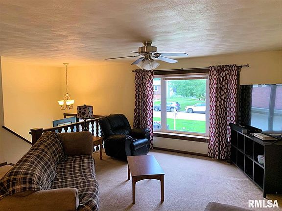 4th image of 1060 Woodbine Cir E