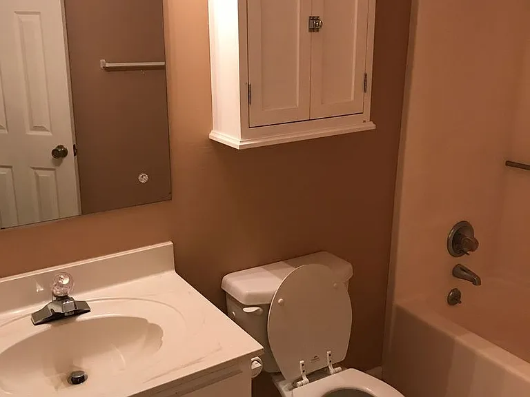 135 Greenwood Ln — Photo 8
