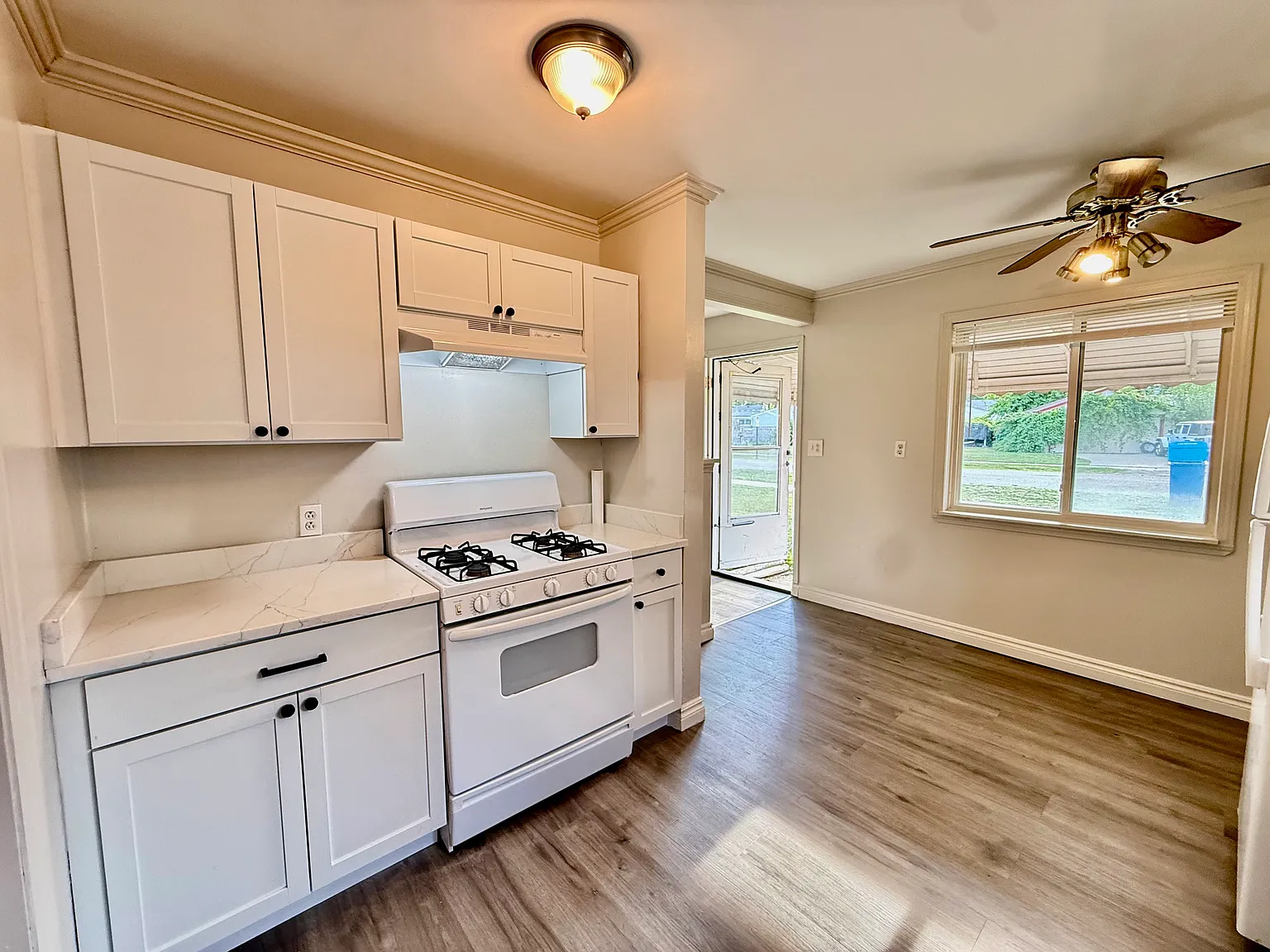 3 bed, 1040 sqft, $1,750 — Photo 2