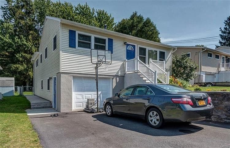 2nd image of 512 Cleveland Blvd
