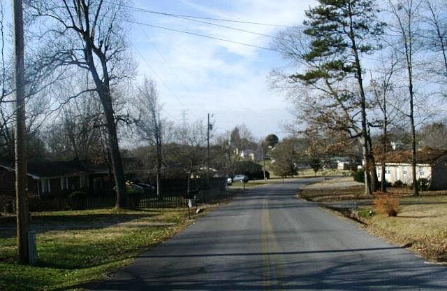 2nd image of 1825 Greendale Dr NE