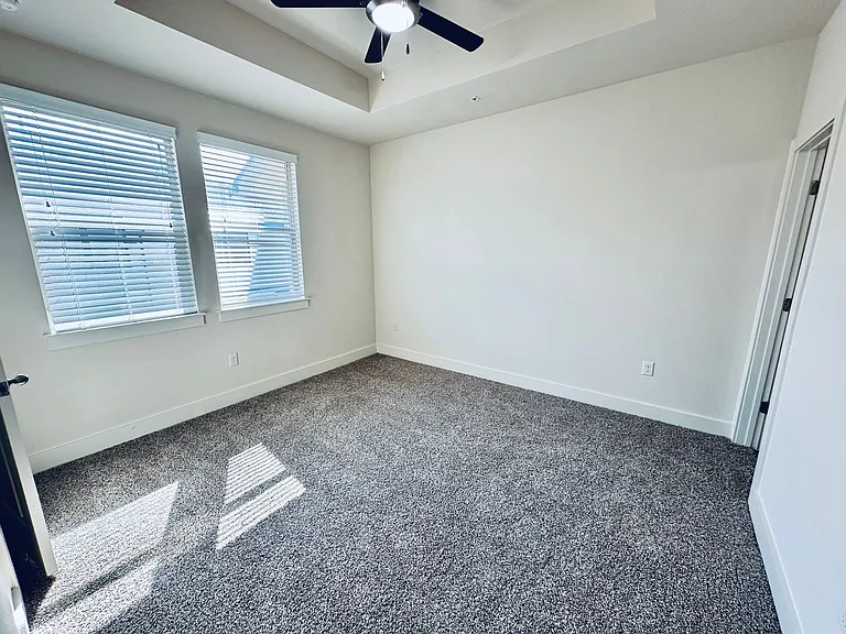 2216 Creekside Ln — Photo 28