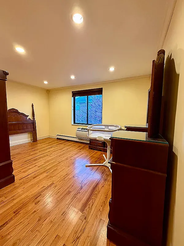 66-70 79th Place — Photo 3