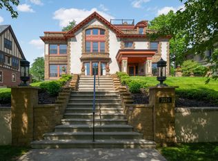 2224 W Lake Of The Isles Pkwy, Minneapolis, MN 55405