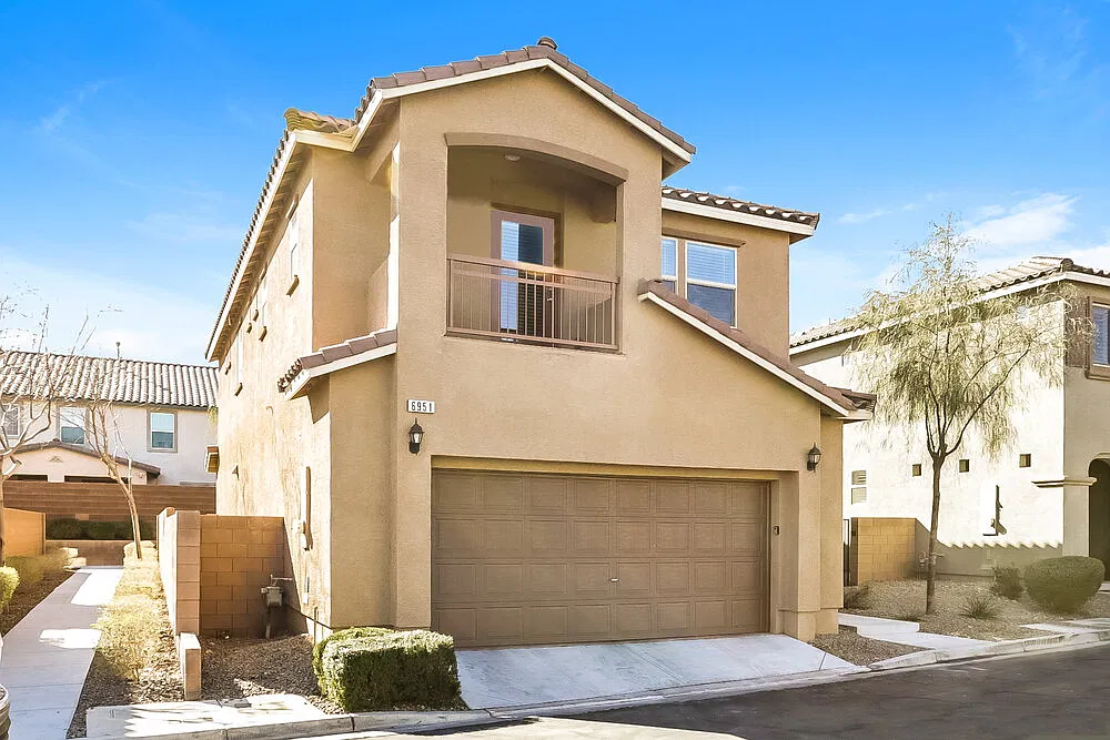 3 bed, 3.5 bath, 2282 sqft, $2,700 — Photo 1