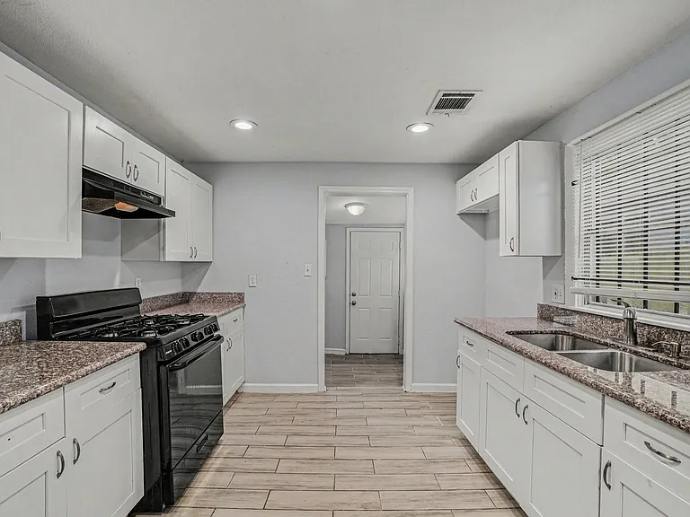 3107 Altoona St — Photo 8