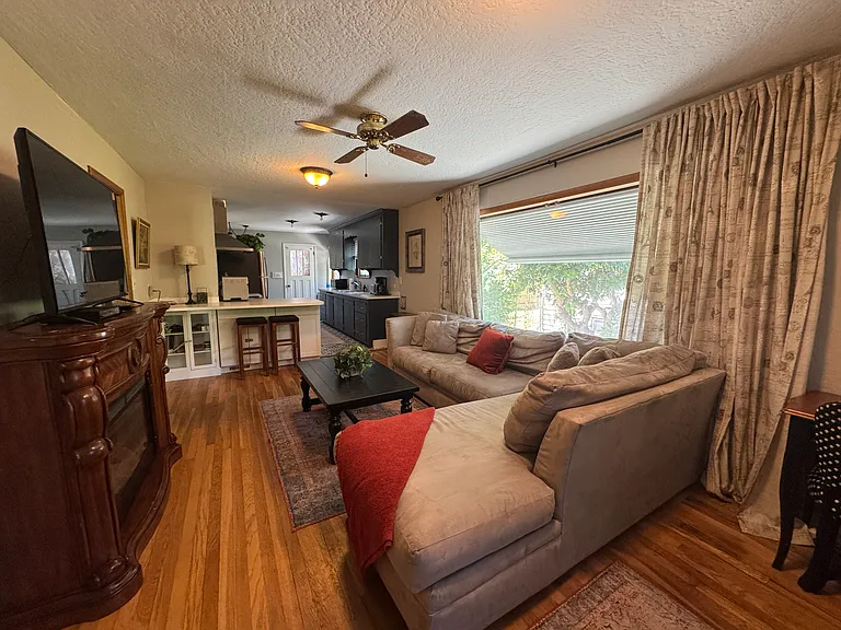 1011 S Donovan St — Photo 2