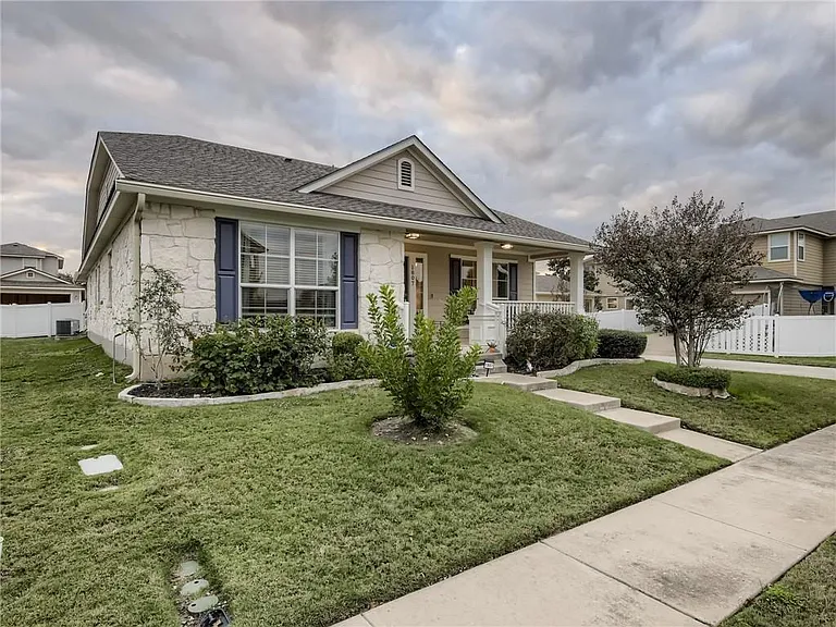 1807 Colorado Bend Dr — Photo 2