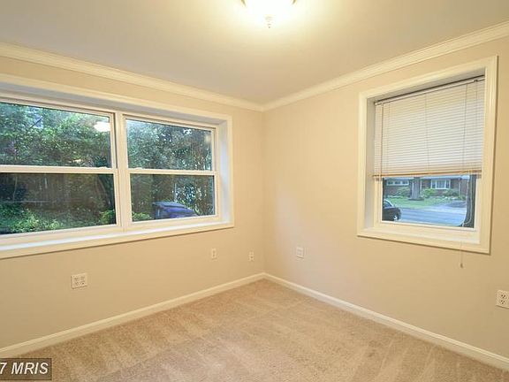 3rd image of 6121 Hillview Ave
