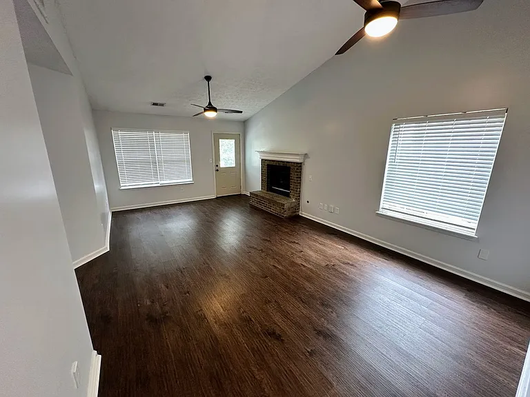 3821 Landridge Dr — Photo 6
