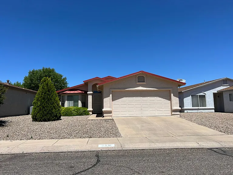 4631 Territorial Loop — Photo 1