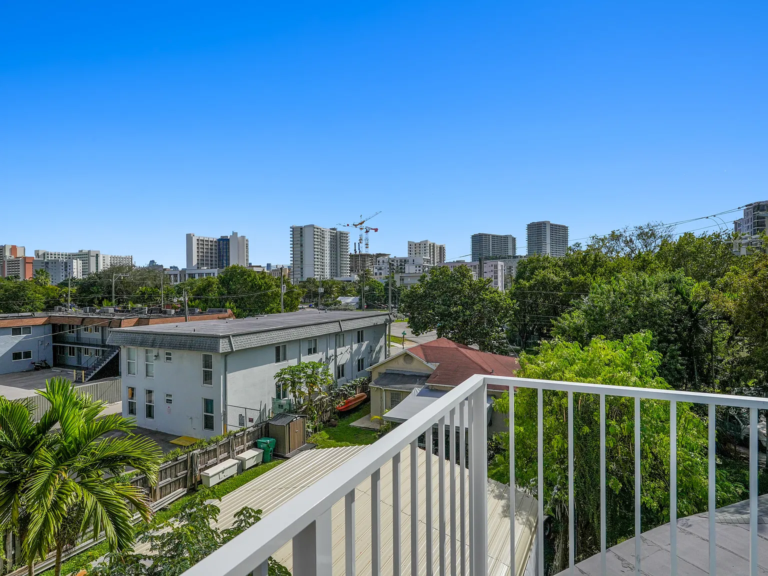 2 bed, 650 sqft, $2,100 — Photo 4