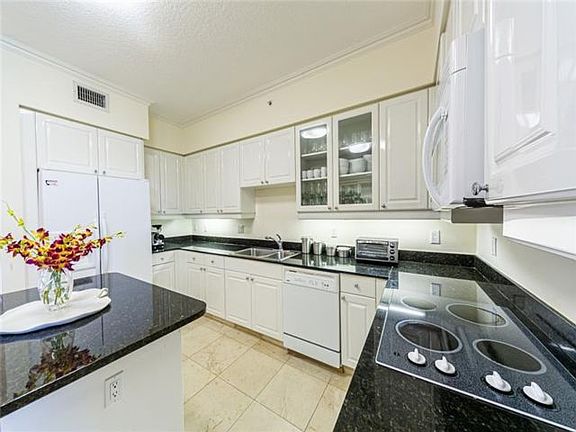 4th image of 707 Crandon Blvd #40