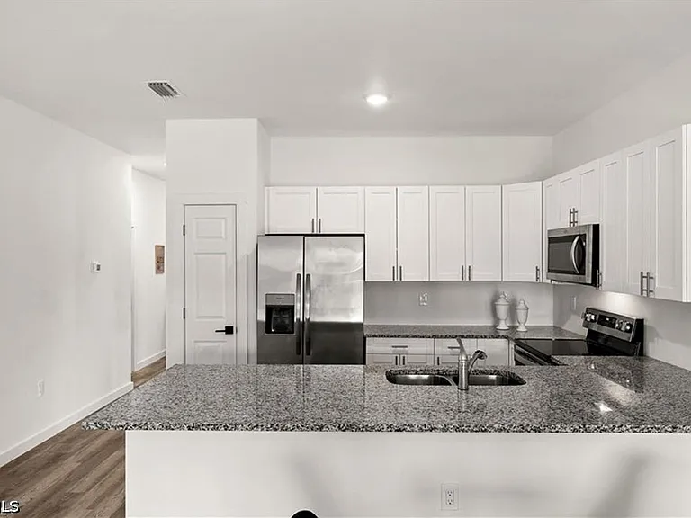 716 Gordon Ave S — Photo 4