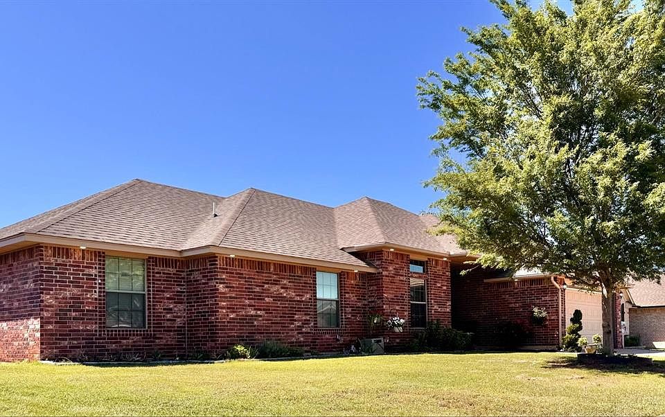 1st image of 609 N Buckhorn Way