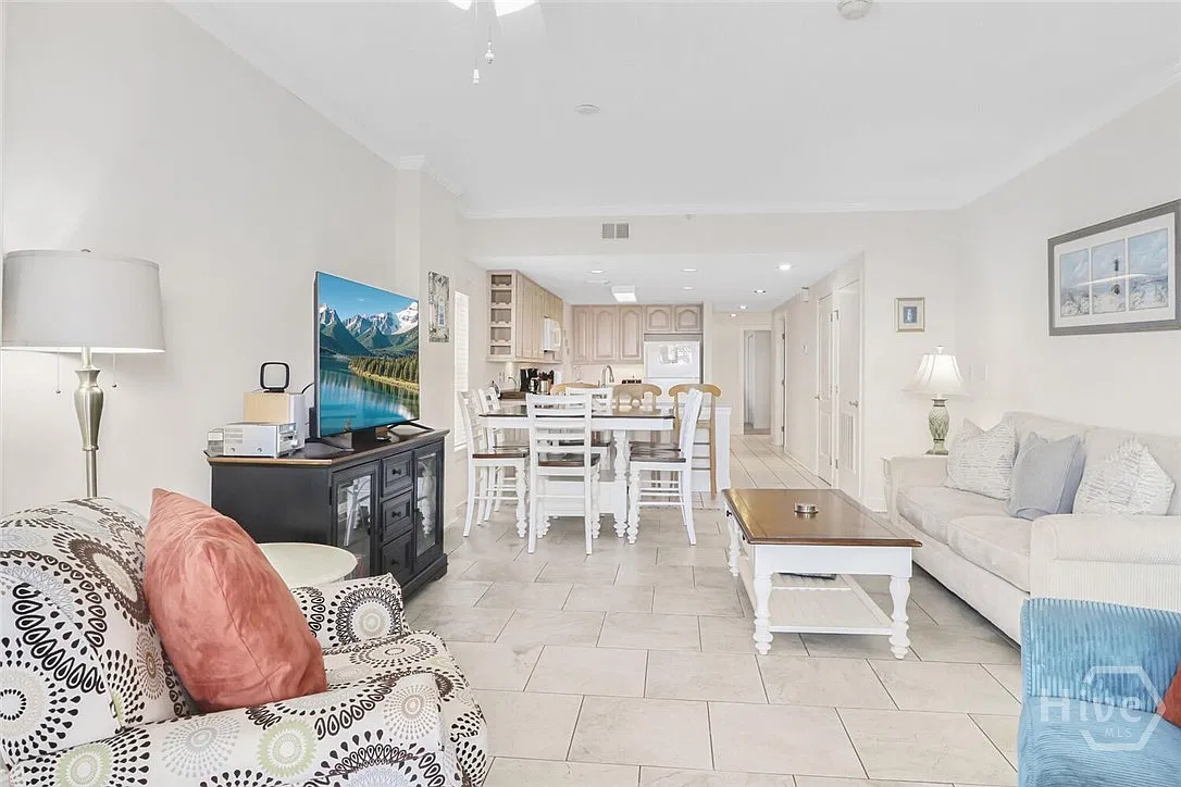 3 bed, 2.0 bath, 1420 sqft, $3,000 — Photo 4