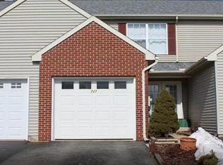 717 Hawk Ridge Dr, Hamburg, PA 19526