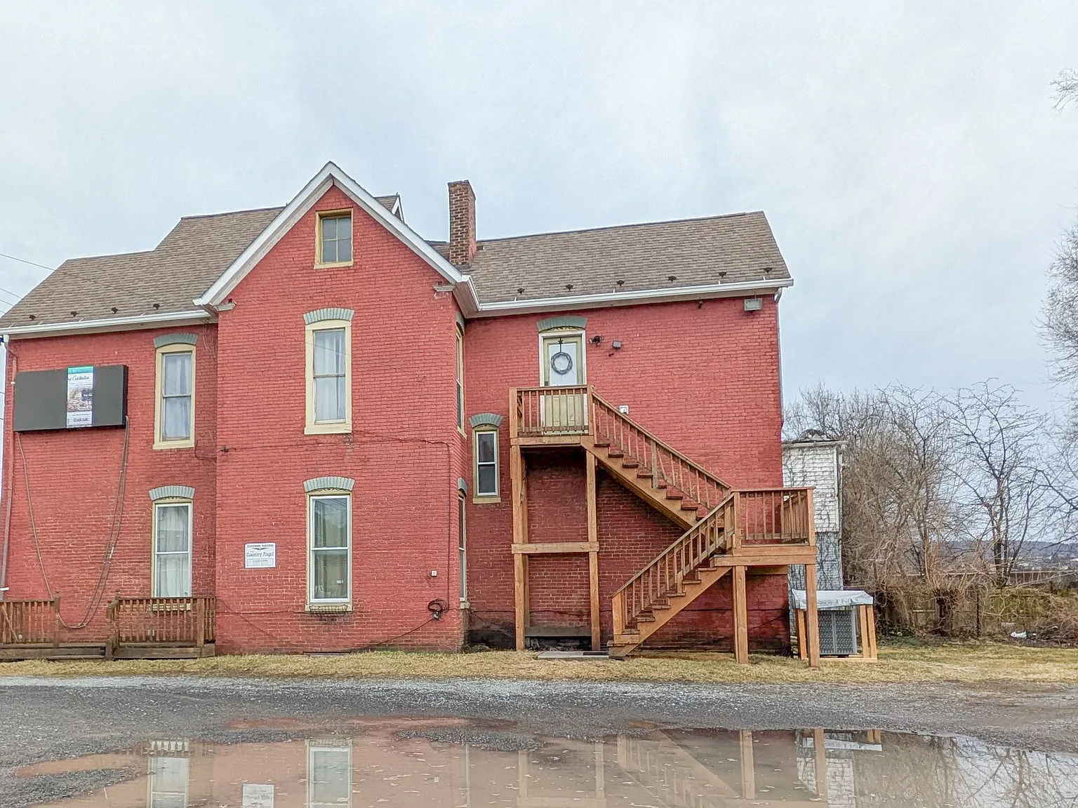 424 N Mechanic St — Photo 1