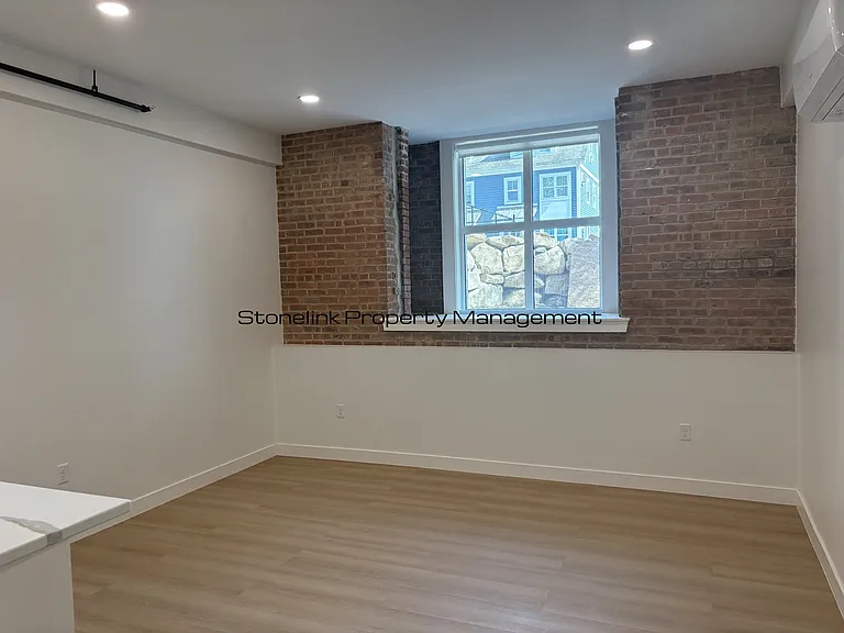265 Manton Ave — Photo 22