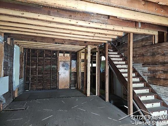 4th image of 810 Crapo St