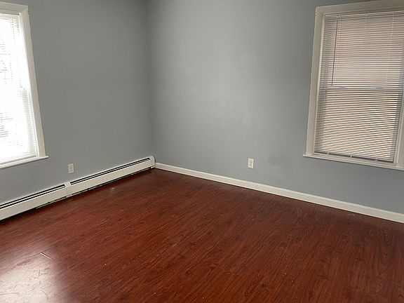 5th image of 9 Forest Ave Floor 1