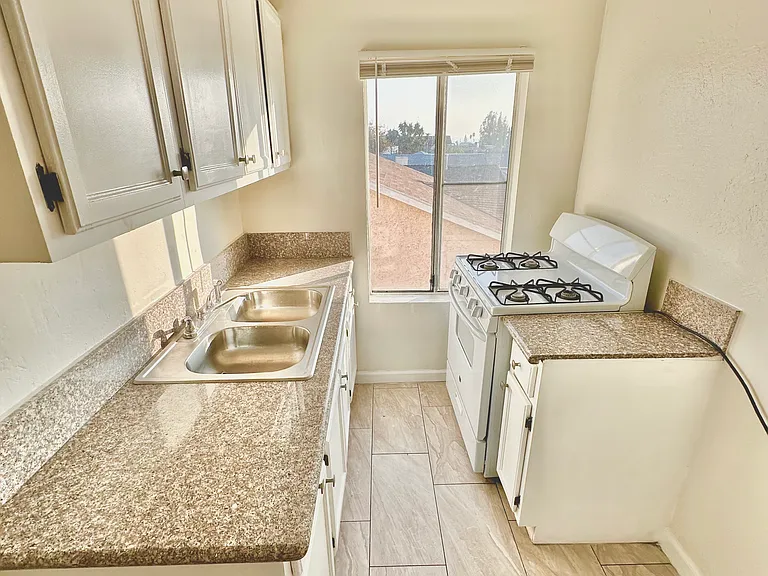 3860 Eagle St #8 — Photo 4