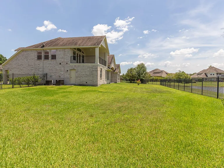 162 W Hullwood Ct — Photo 50