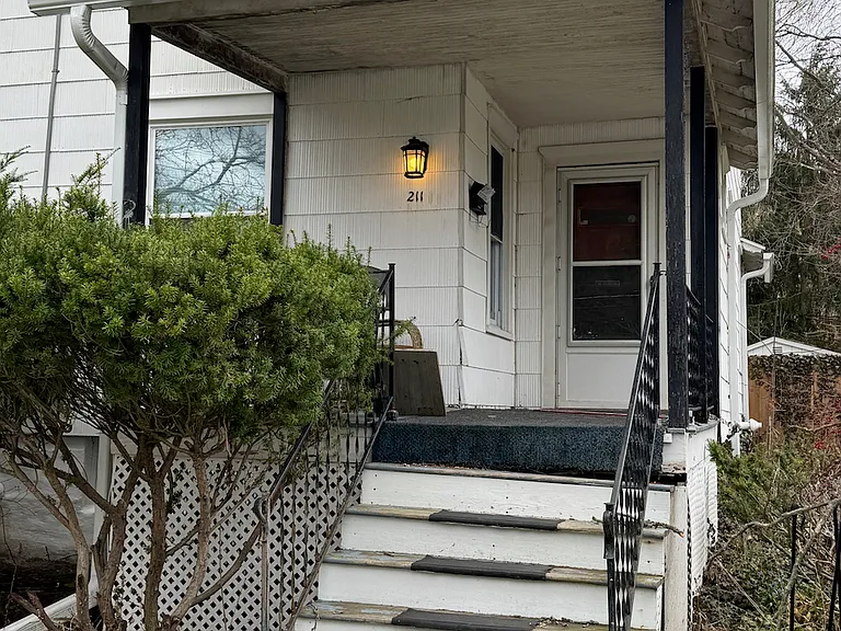 211 Cornell St — Photo 23