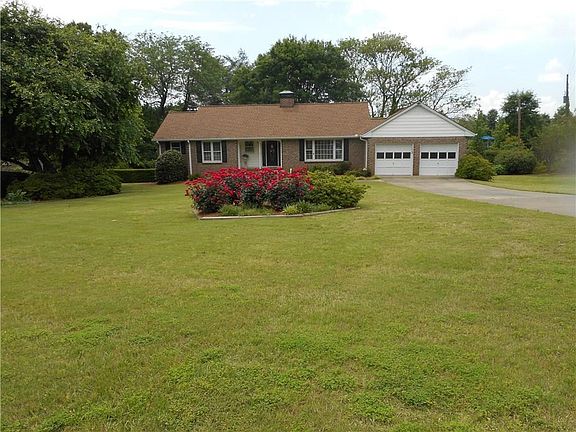 4th image of 3739 Kensington Dr
