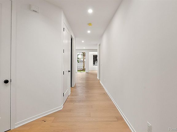 3rd image of 1821 Clifton Ave