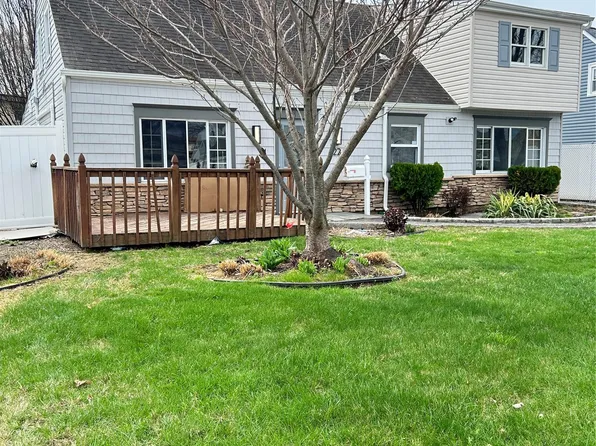 22 Peacock Lane, Levittown, NY 11756