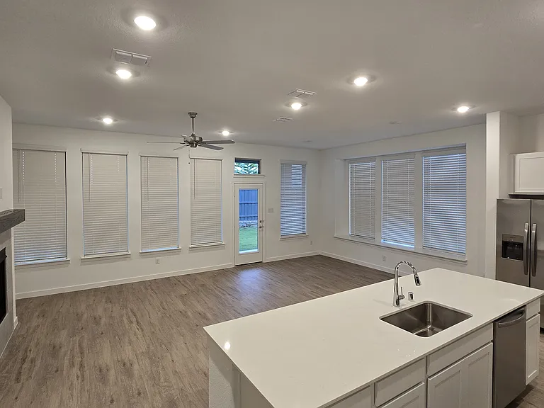 1333 Armitage Way — Photo 18