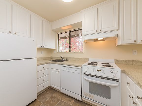 3rd image of 630 Tempe Ct #E2