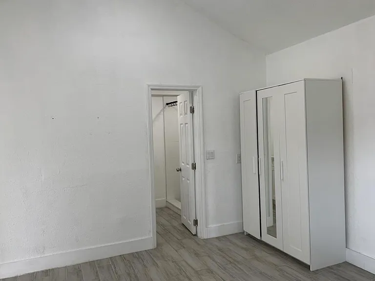 1335 SW 90th Ave — Photo 6