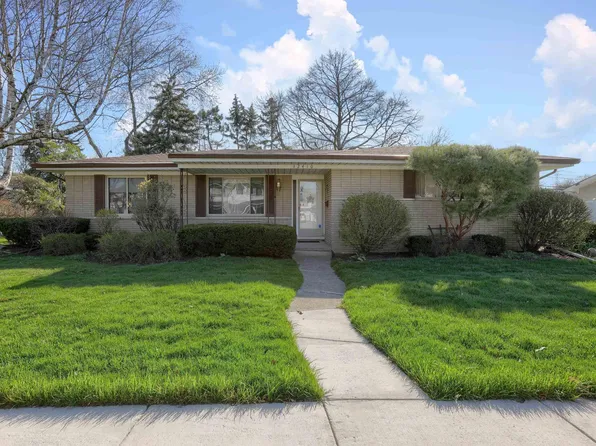 32410 Coventry Pl, Warren, MI 48093