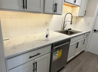 2477 Warren Pkwy APT 8, Twinsburg, OH 44087