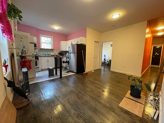 Rented by Evergreen Realty & Investments | media 18