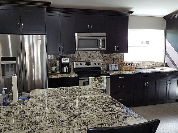 5th image of 560 Carrington Dr