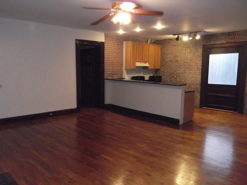 3 bed, 2000 sqft, $2,250 — Photo 4