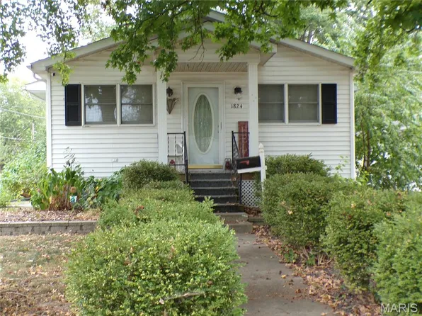 1824 N Monroe St, Litchfield, IL 62056