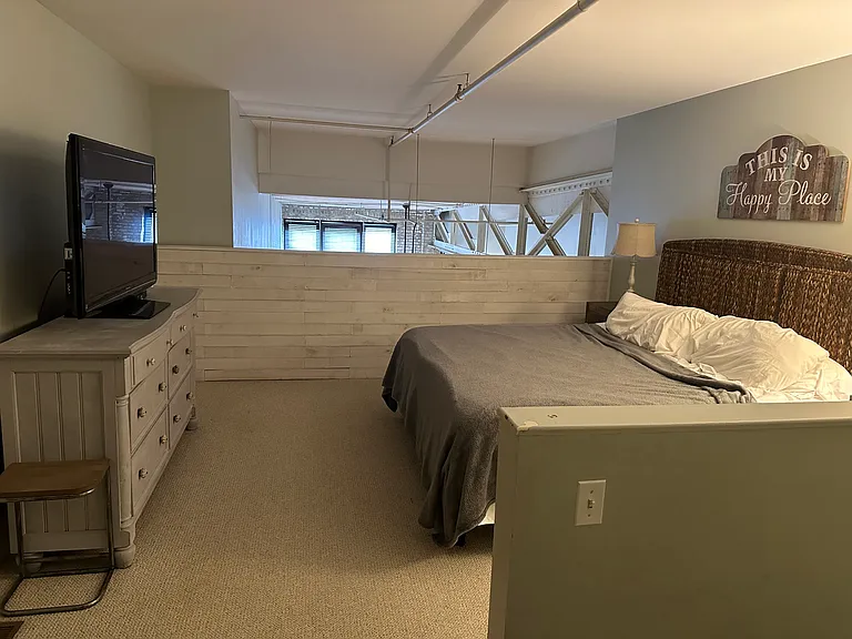 203 S Sangamon St #211 — Photo 5