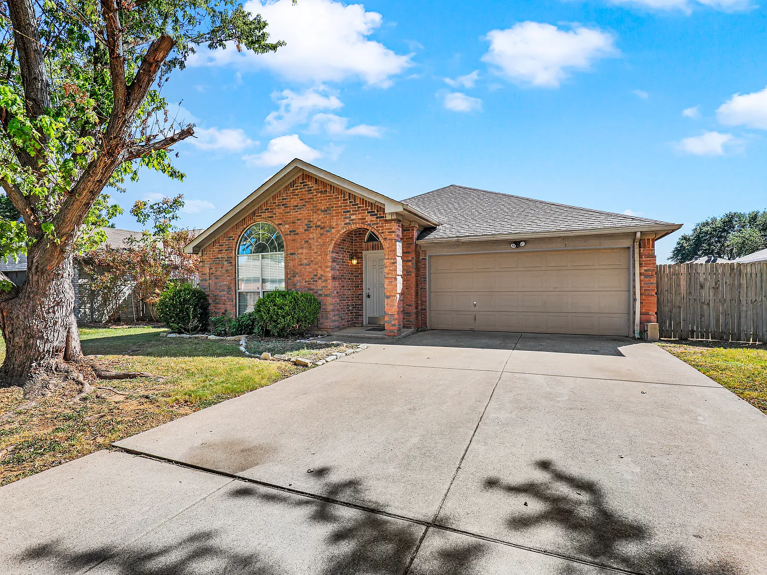 2804 Monthaven Dr; Arlington 76001 - 1 — Photo 1