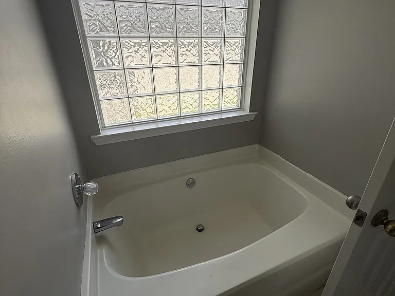 200 Melrose Ln — Photo 5
