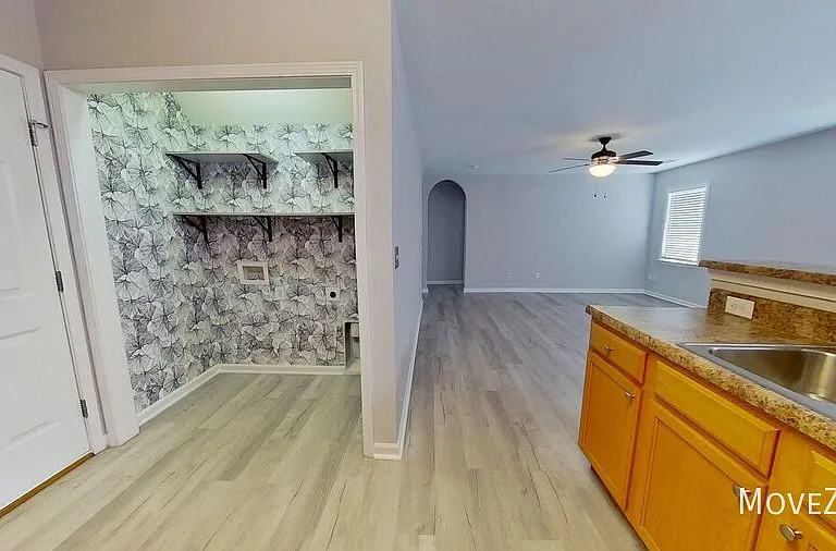 1347 Parkland Way — Photo 5