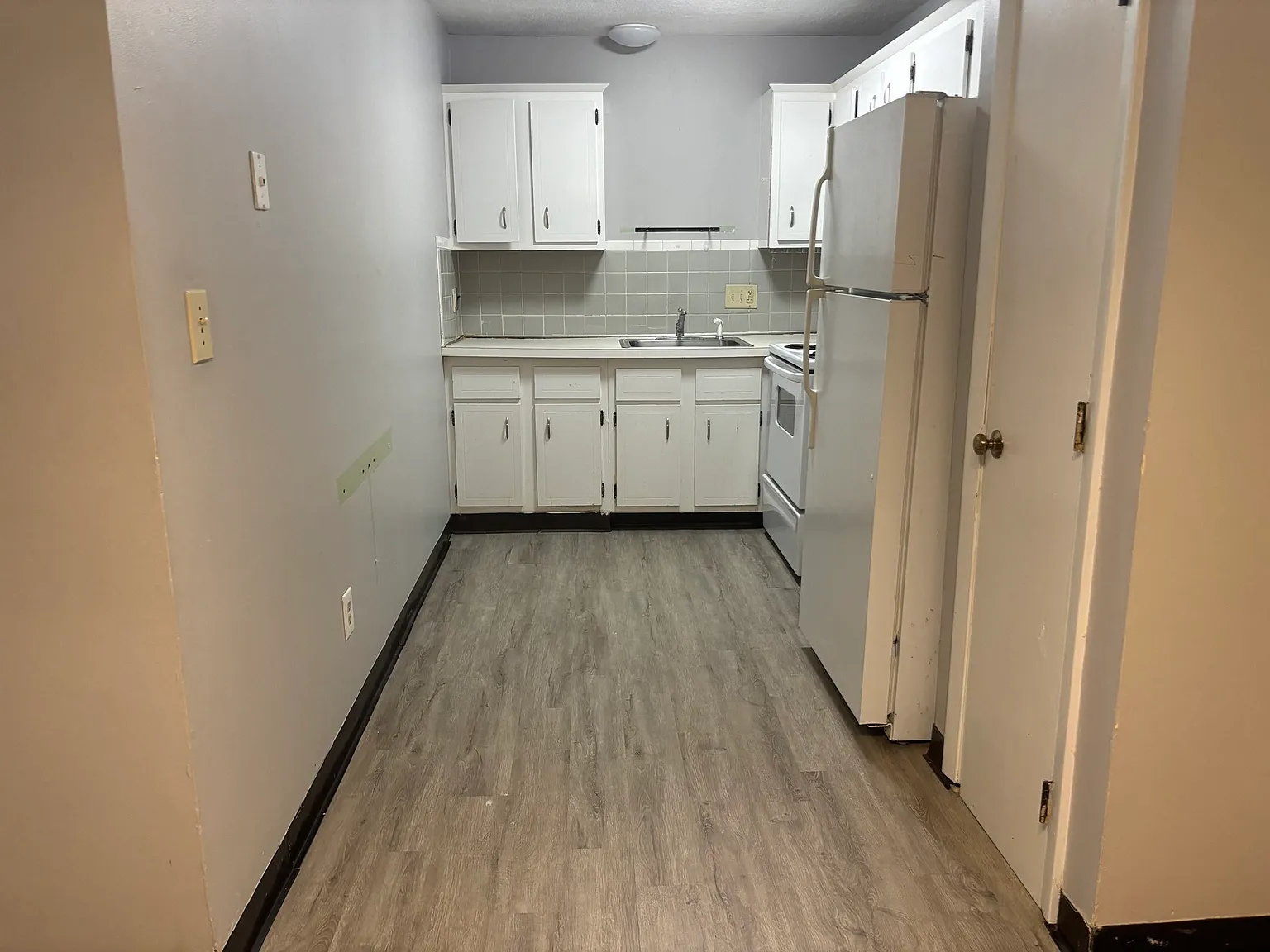 1 bed, 1.0 bath, 672 sqft, $1,900 — Photo 2