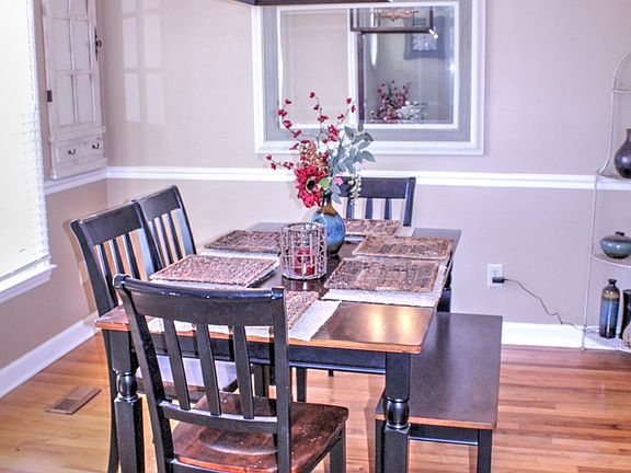 2nd image of 3624 Sunningdale Way