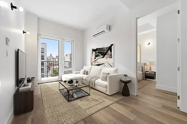 Living room, photo 1